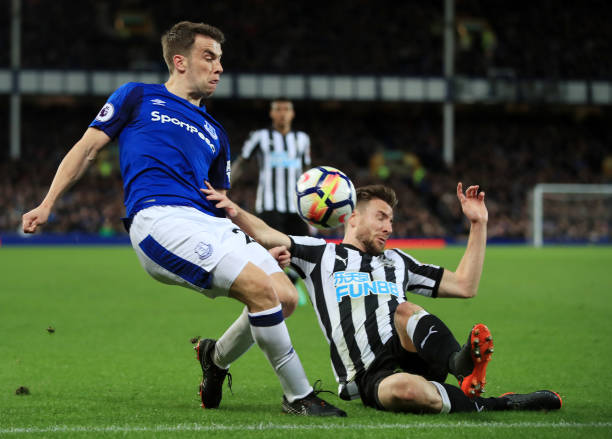 他的表现不 他的表现不